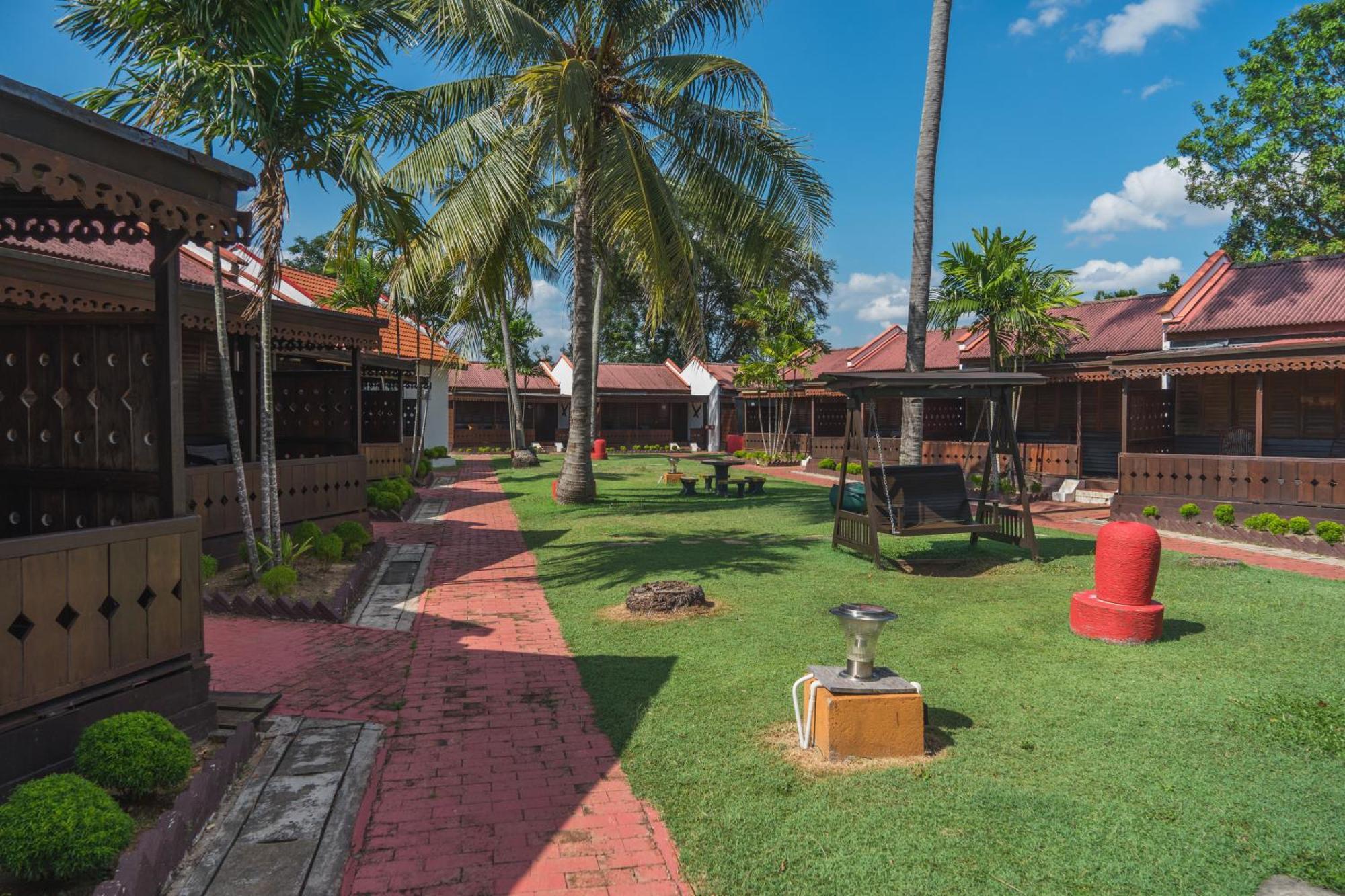 Shah'S Beach Resort Melaka Exterior foto